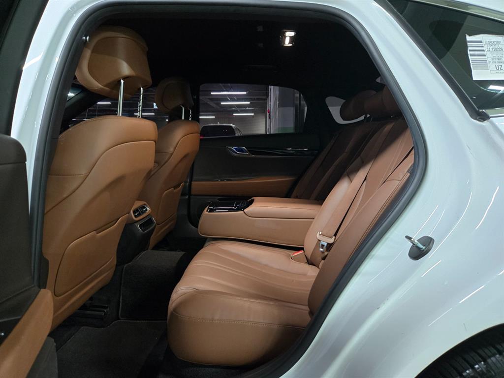 Genesis G80 — photo 07
