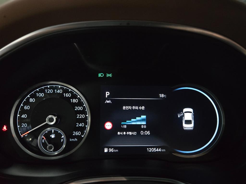 Genesis G80 — photo 09