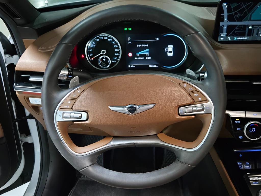 Genesis G80 — photo 10