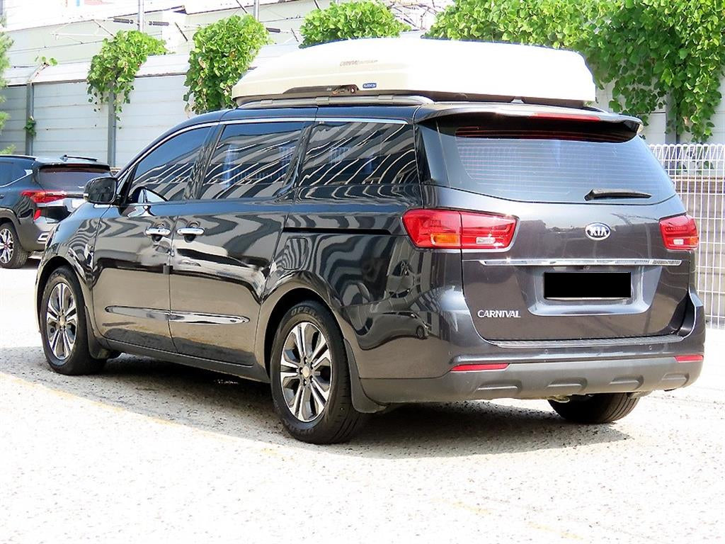 Kia Carnival — photo 03