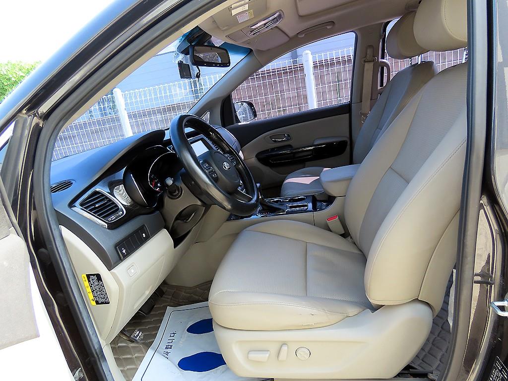 Kia Carnival — photo 05