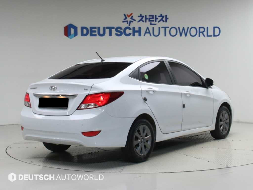 Hyundai Accent — photo 02