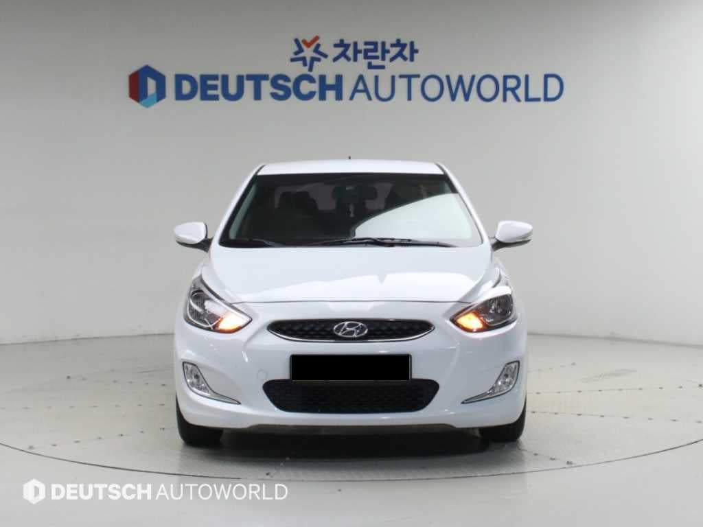 Hyundai Accent — photo 03