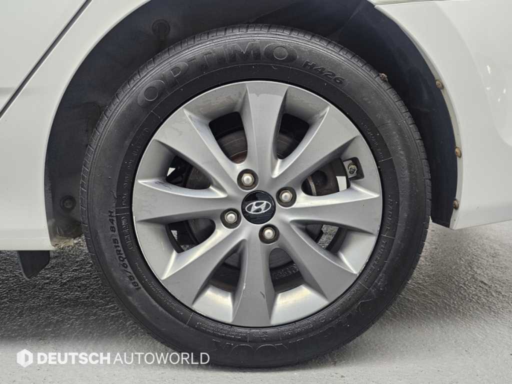Hyundai Accent — photo 05