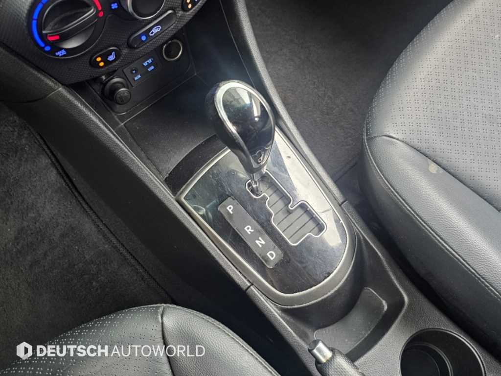 Hyundai Accent — photo 09