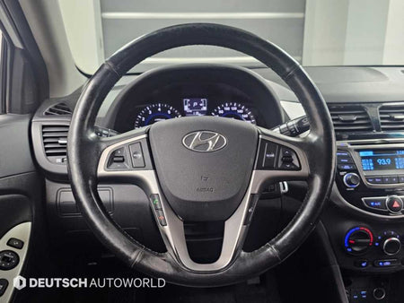 Hyundai Accent — photo 13