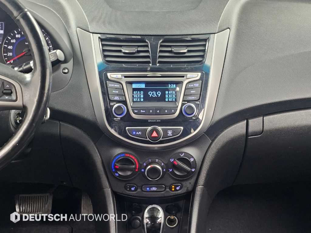 Hyundai Accent — photo 14