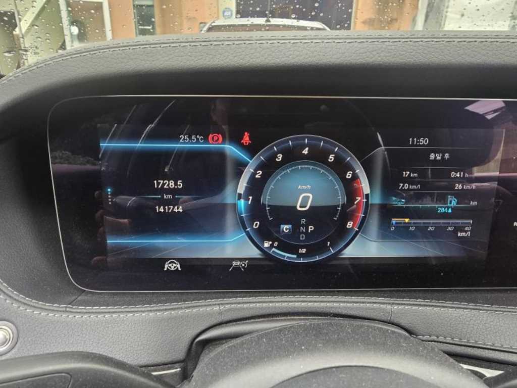Mercedes-Benz S-Class — photo 10