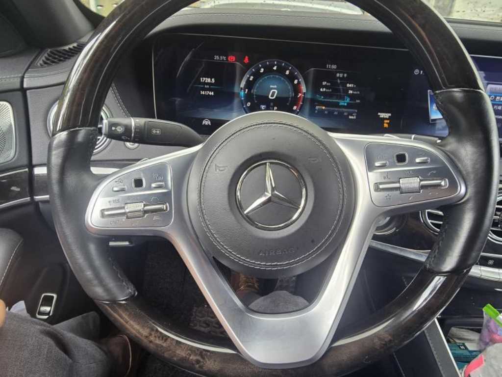 Mercedes-Benz S-Class — photo 11
