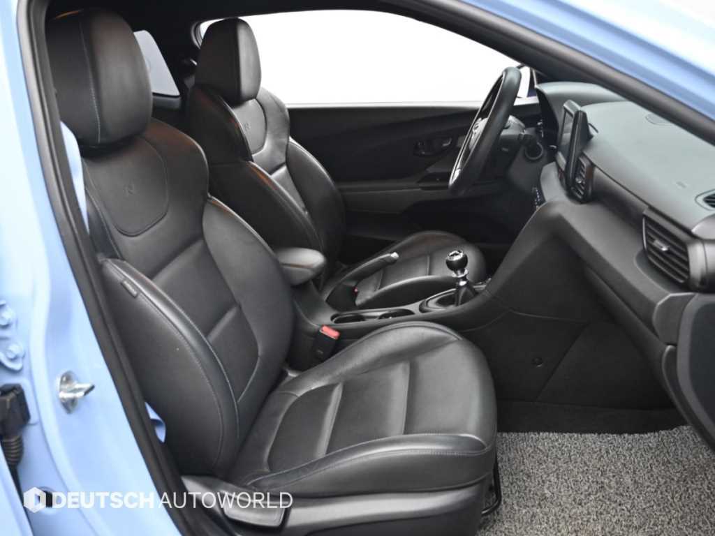 Hyundai Veloster — photo 10