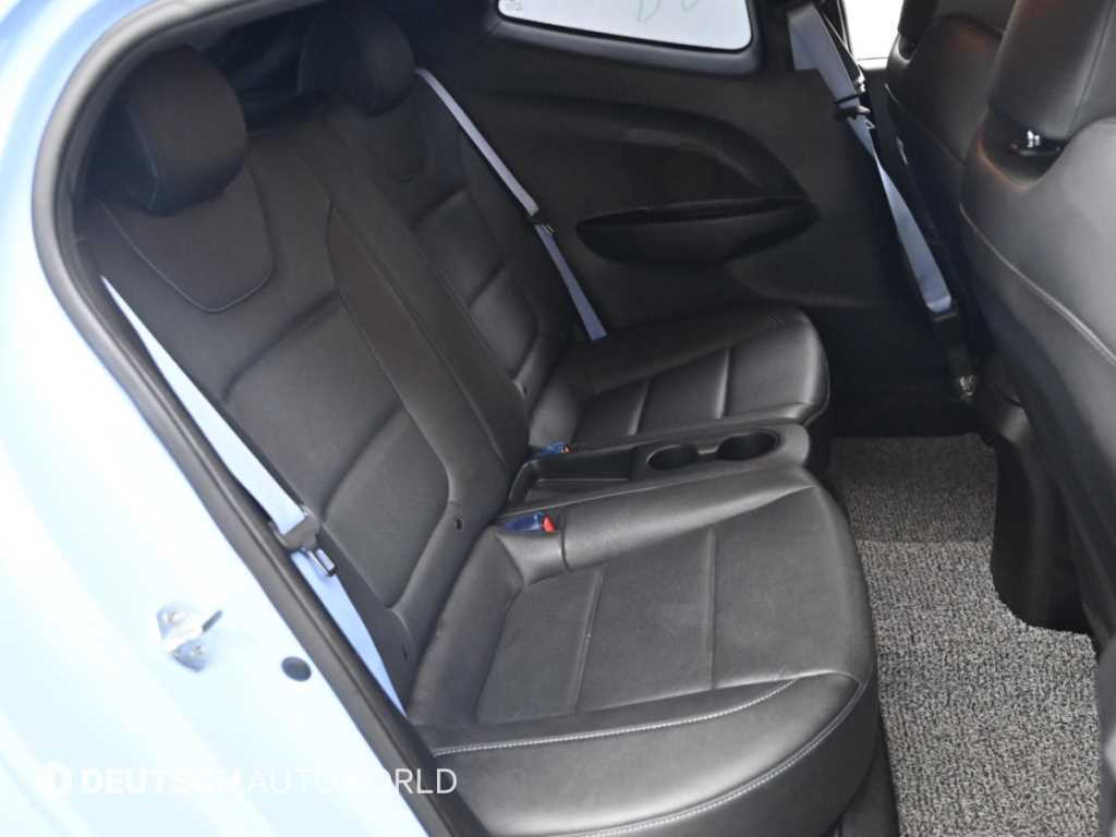 Hyundai Veloster — photo 12