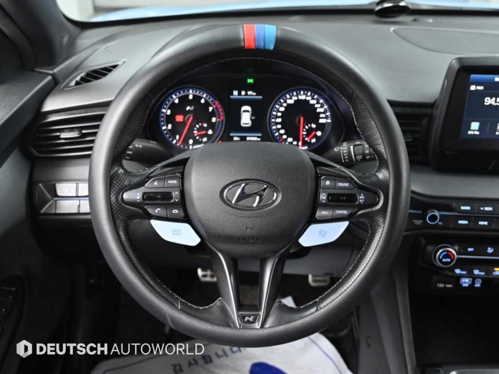 Hyundai Veloster — photo 13