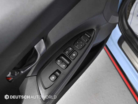 Hyundai Veloster — photo 16