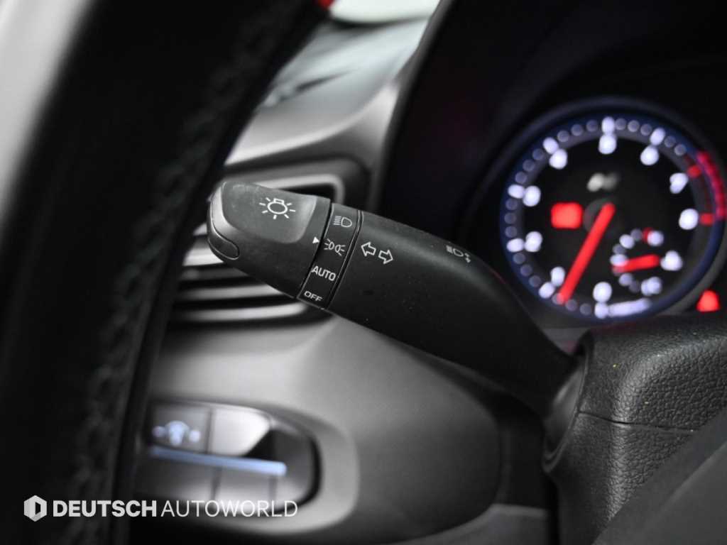 Hyundai Veloster — photo 18
