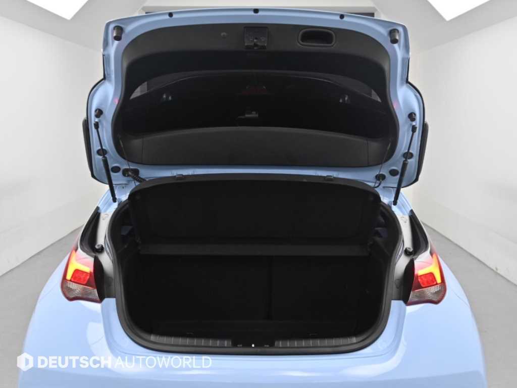Hyundai Veloster — photo 19