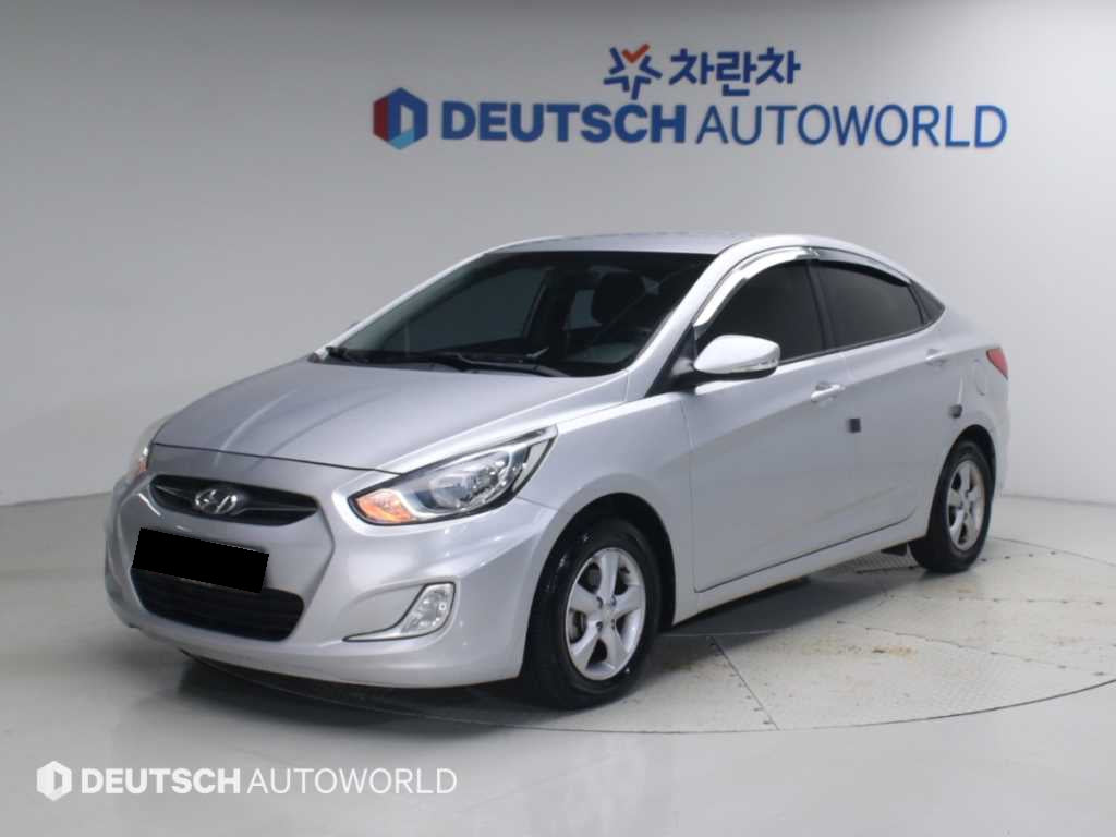 Hyundai Accent — photo 01