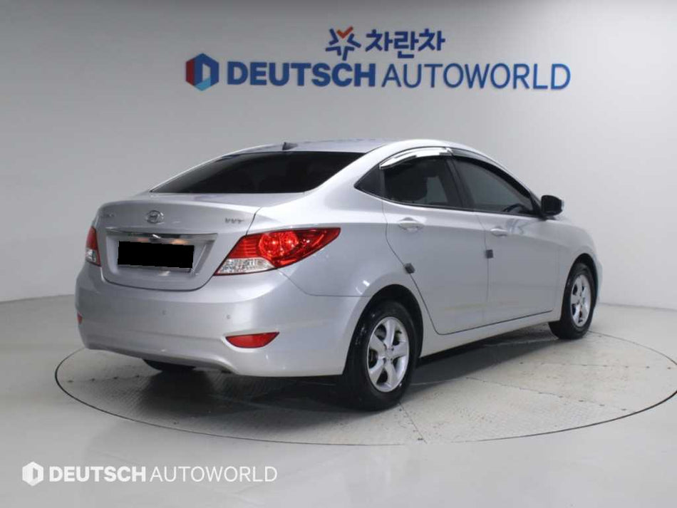 Hyundai Accent — photo 02