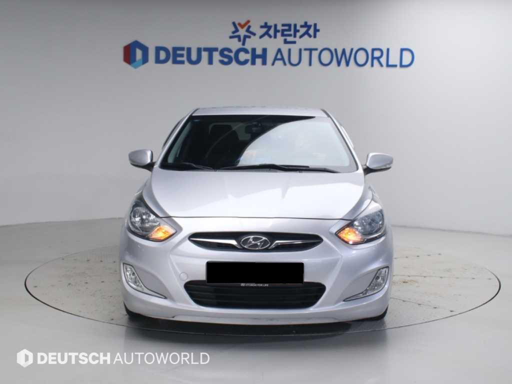 Hyundai Accent — photo 03