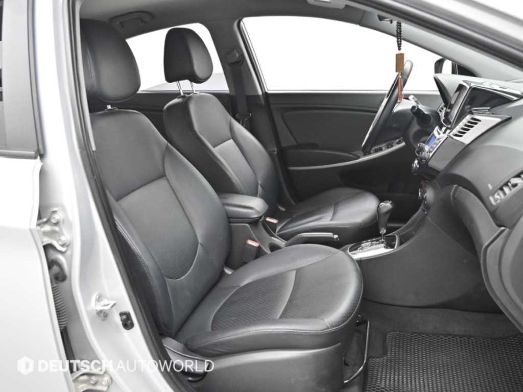 Hyundai Accent — photo 10