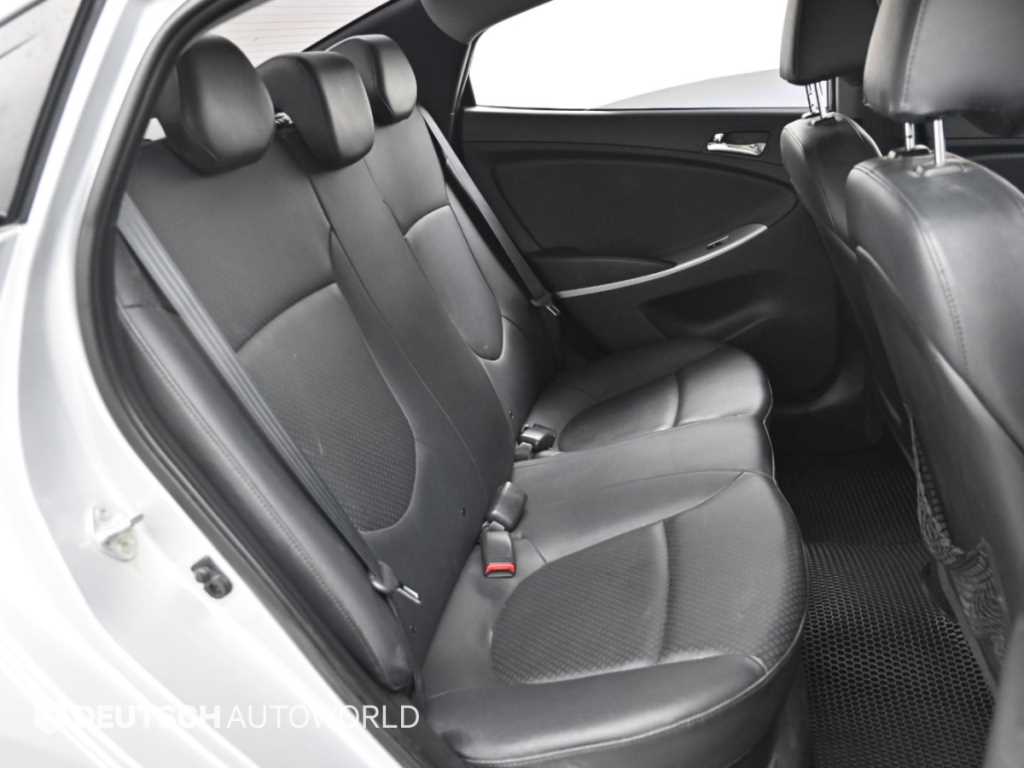 Hyundai Accent — photo 12