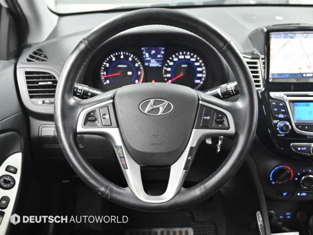 Hyundai Accent — photo 13