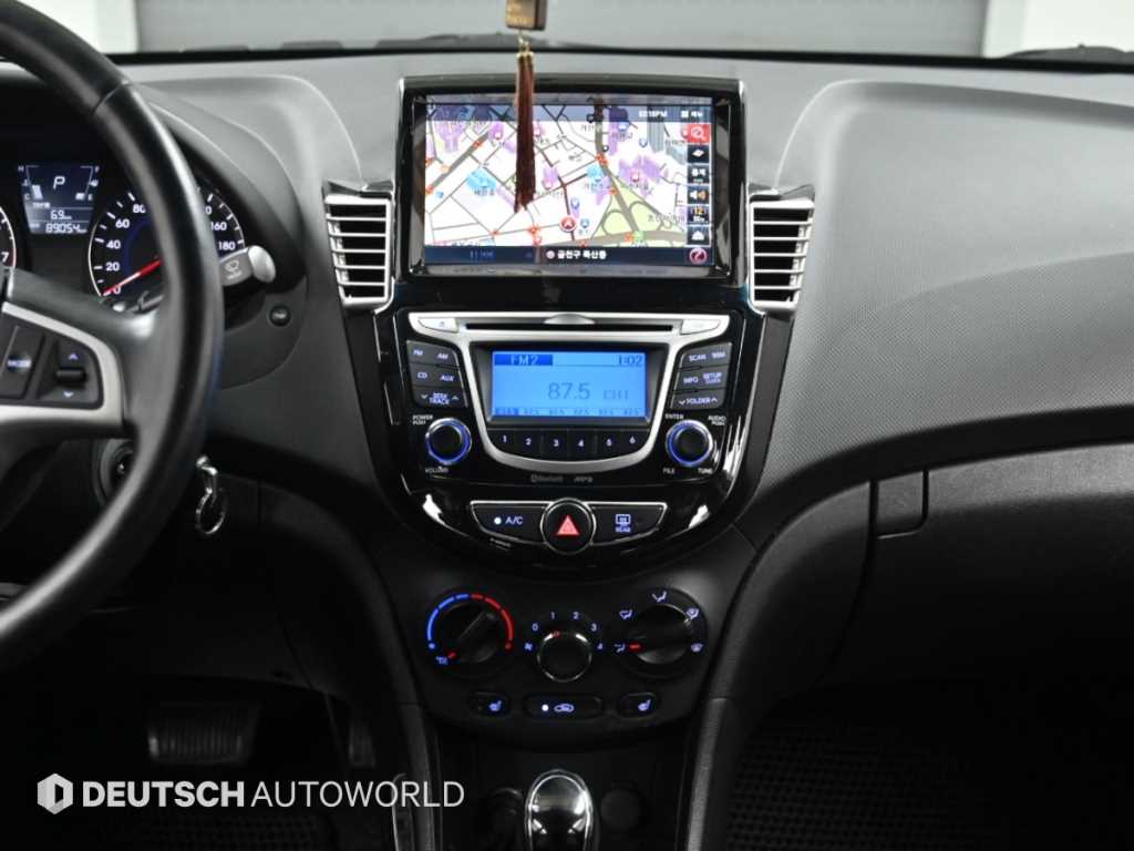 Hyundai Accent — photo 14