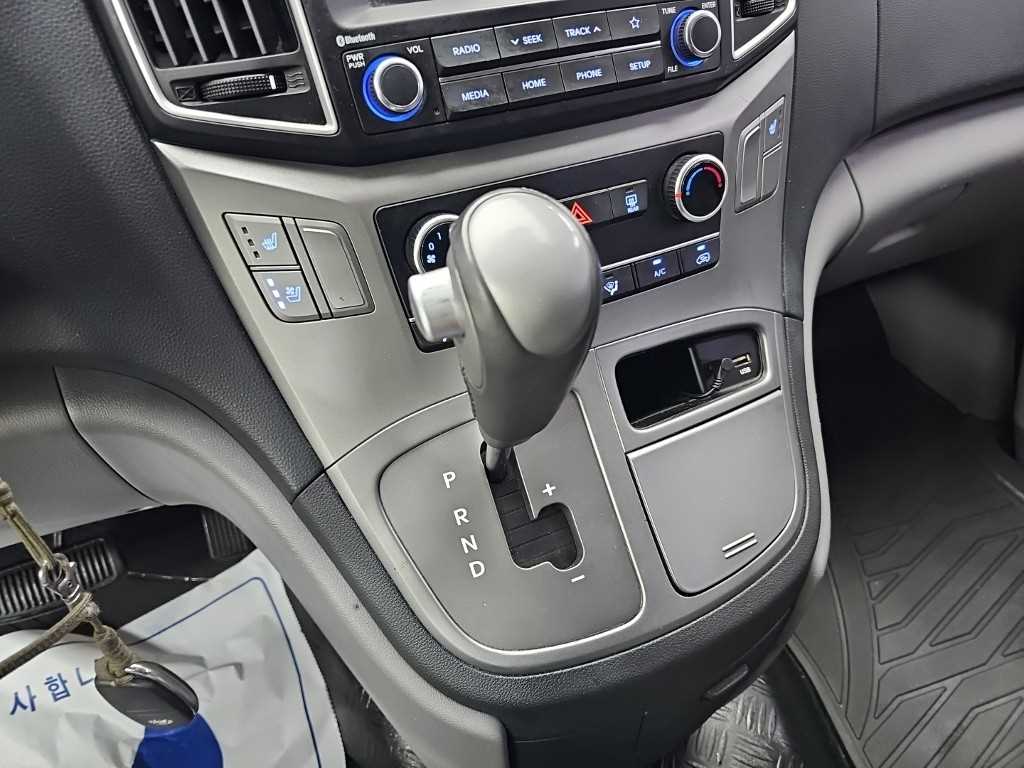 Hyundai Starex — photo 08