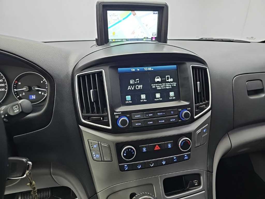 Hyundai Starex — photo 10