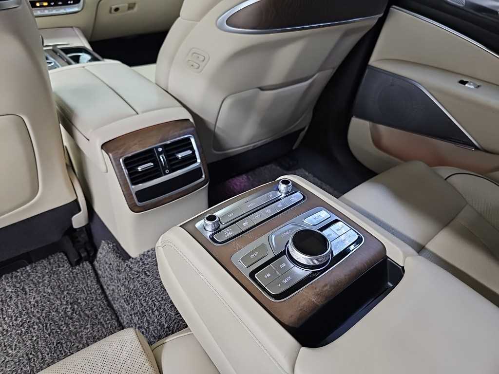 Kia K9 — photo 13