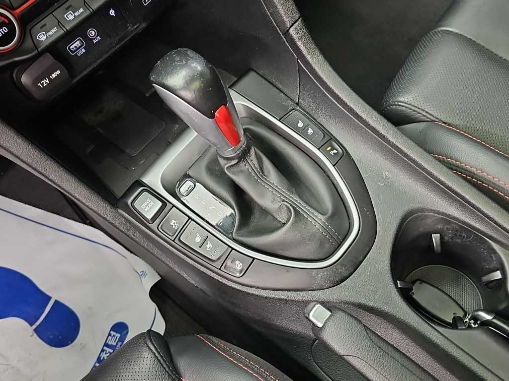 Hyundai Veloster — photo 08