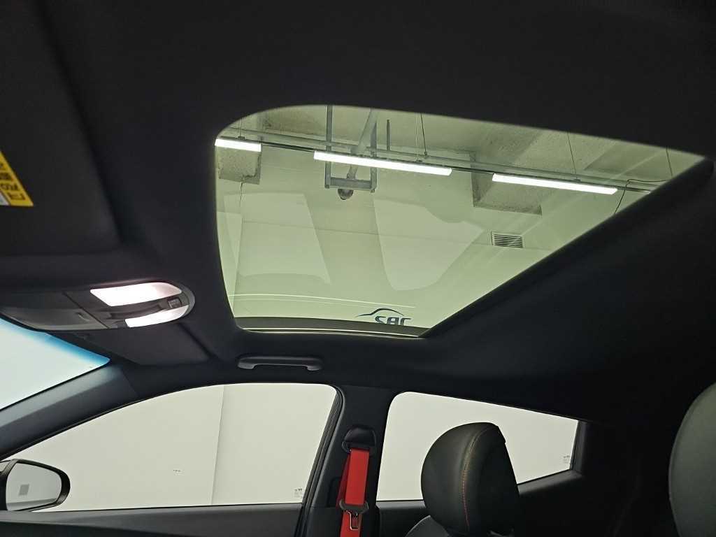 Hyundai Veloster — photo 13