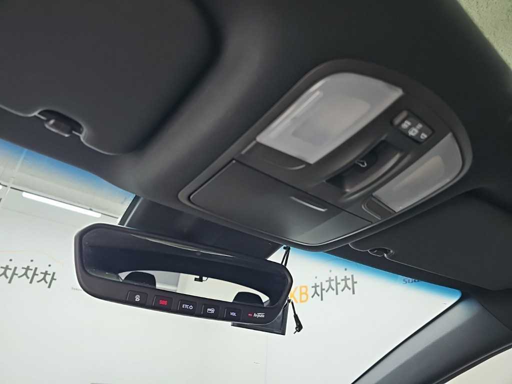 Hyundai Veloster — photo 16