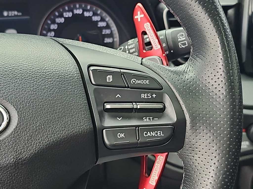 Hyundai Veloster — photo 17