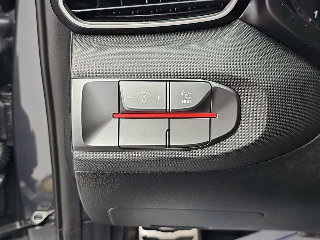 Hyundai Veloster — photo 19