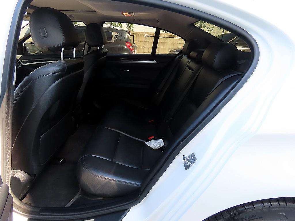 BMW 5-Series — photo 06