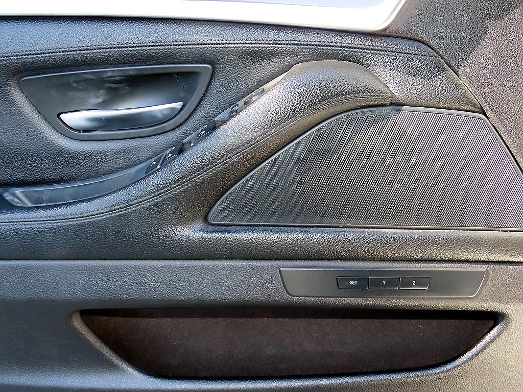 BMW 5-Series — photo 12
