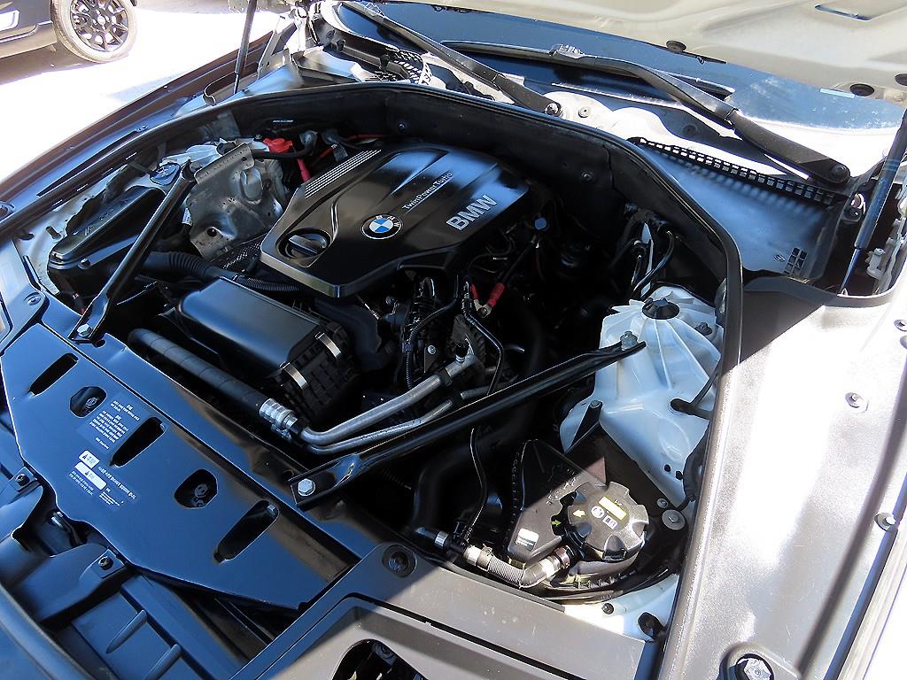 BMW 5-Series — photo 19