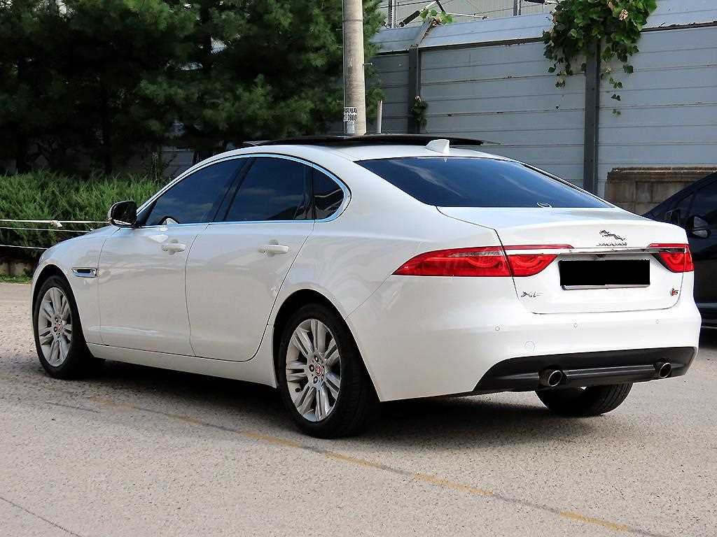 Jaguar XF — photo 03