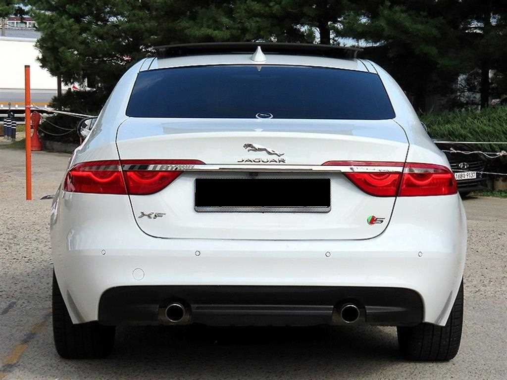 Jaguar XF — photo 04
