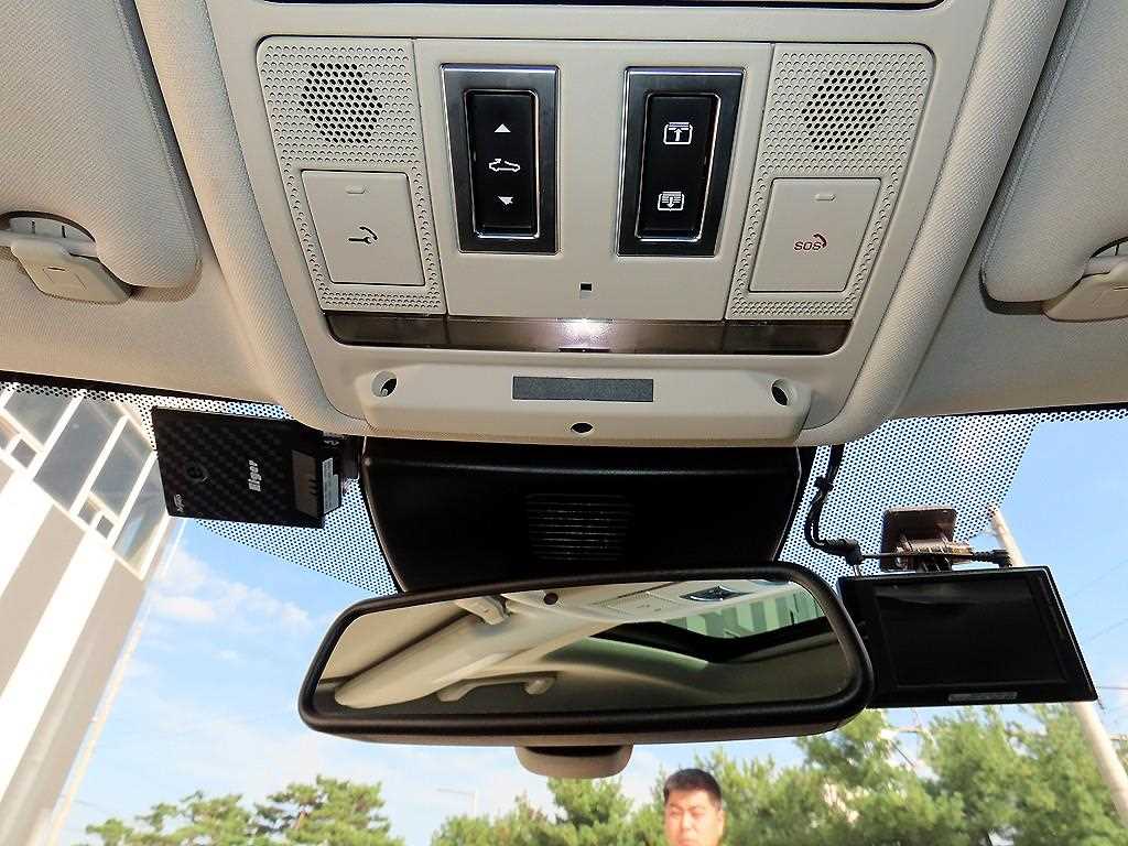 Jaguar XF — photo 17