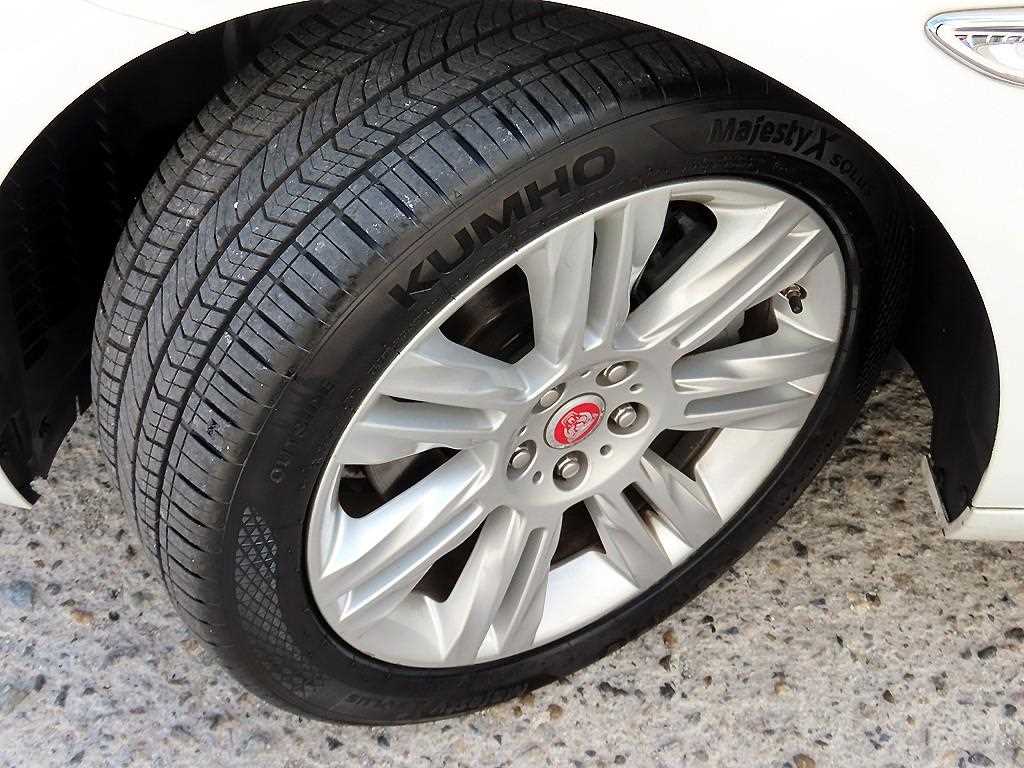 Jaguar XF — photo 20