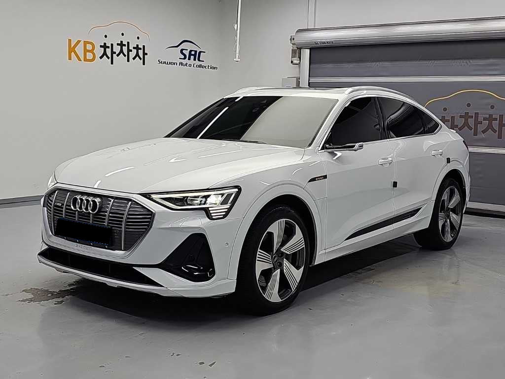 Audi e-tron — photo 01