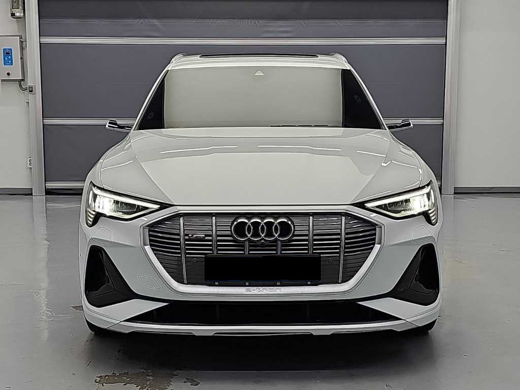 Audi e-tron — photo 02