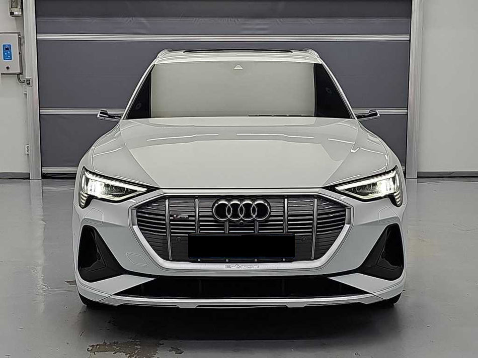 Audi e-tron — photo 02
