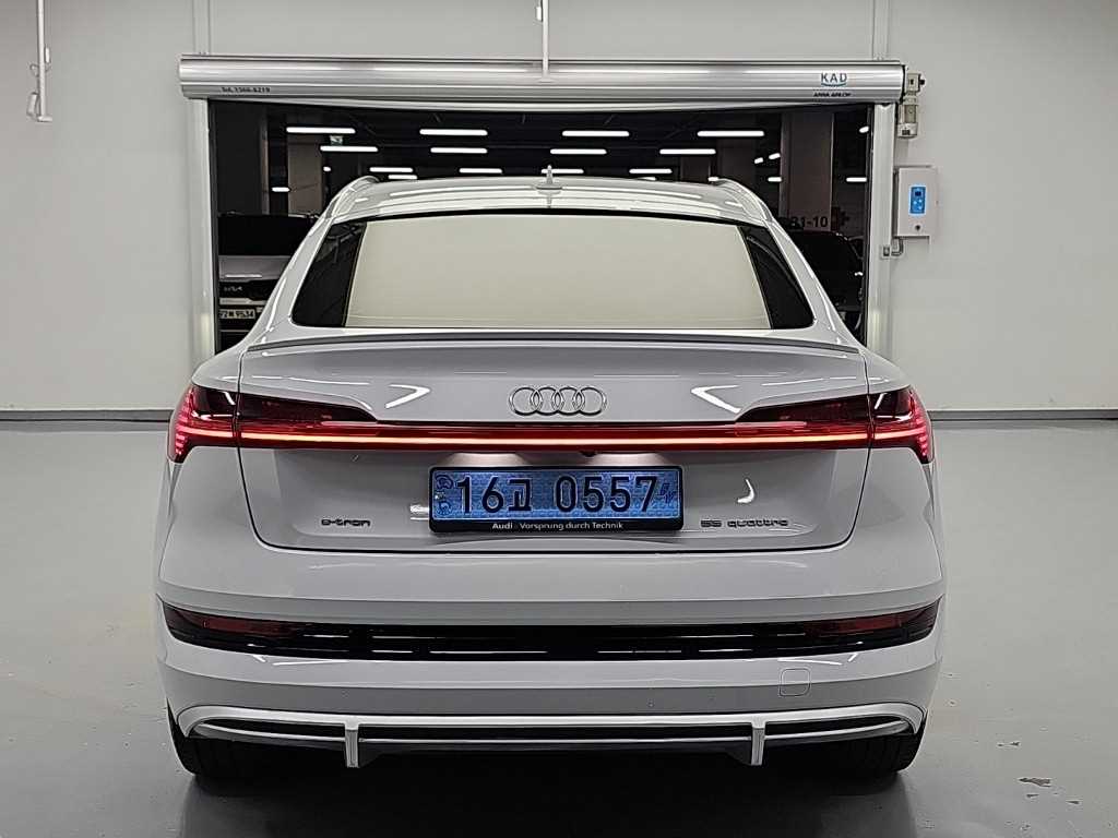 Audi e-tron — photo 03