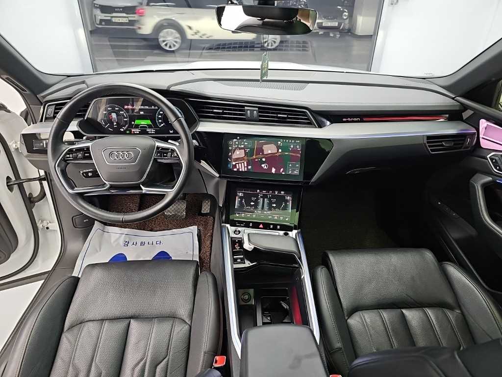 Audi e-tron — photo 07
