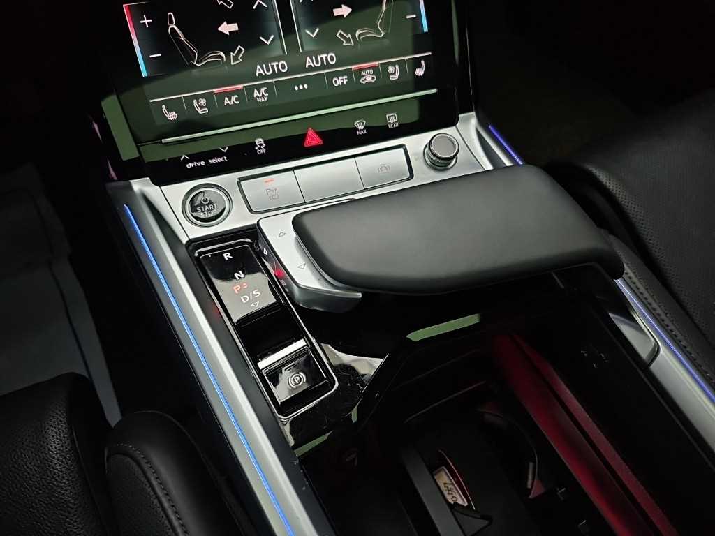 Audi e-tron — photo 08