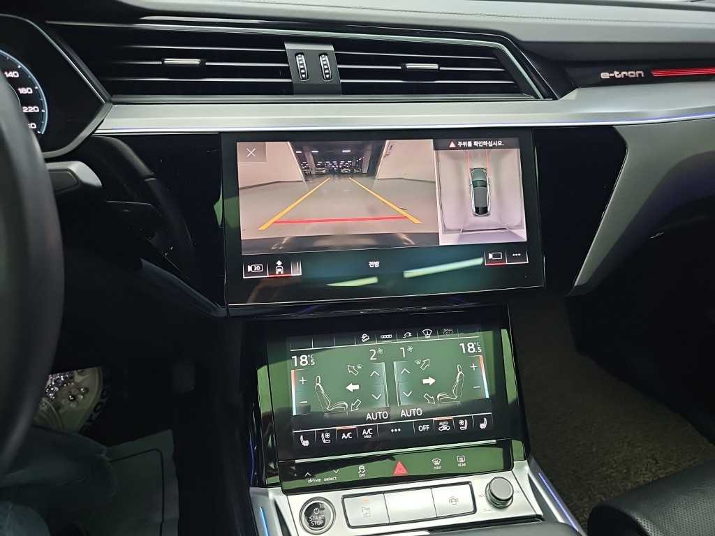 Audi e-tron — photo 10