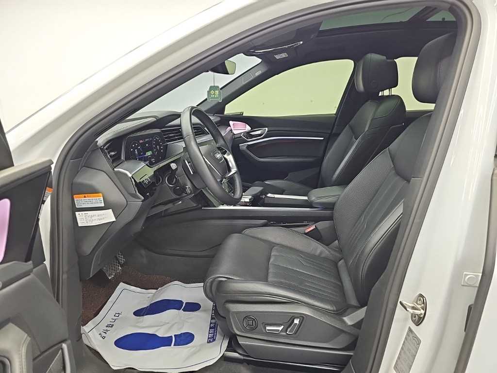 Audi e-tron — photo 11