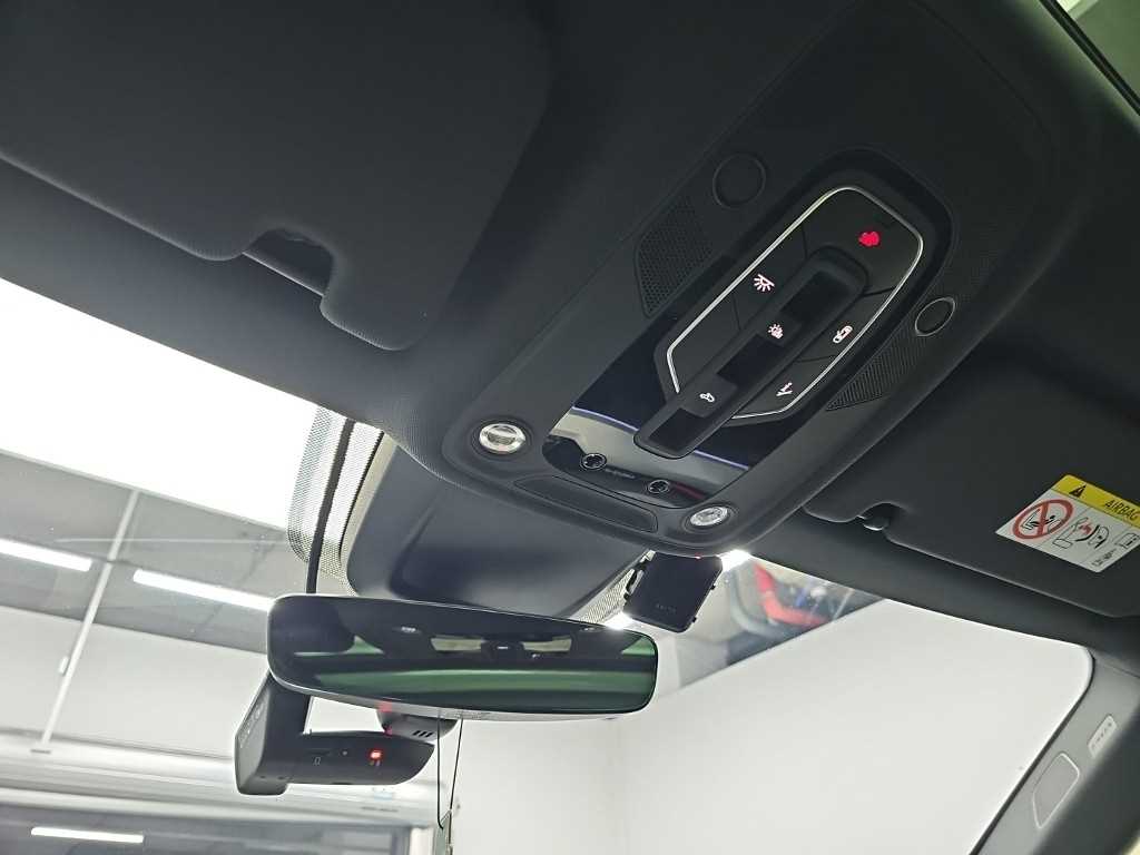 Audi e-tron — photo 17